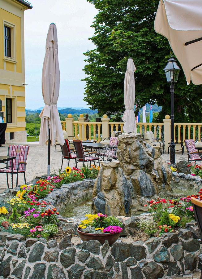 Hotel & Restoran Dvorac Gjalski 제보크 외부 사진