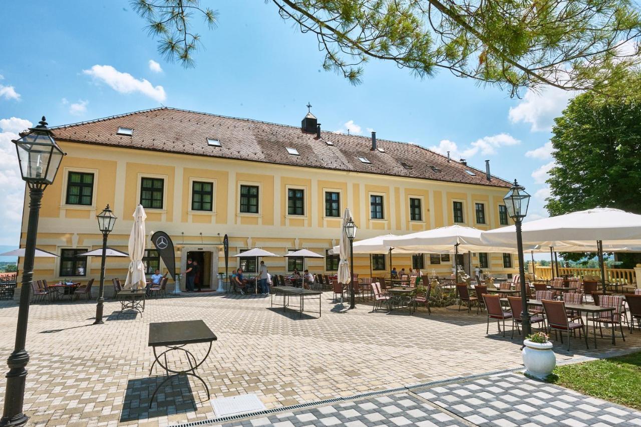 Hotel & Restoran Dvorac Gjalski 제보크 외부 사진