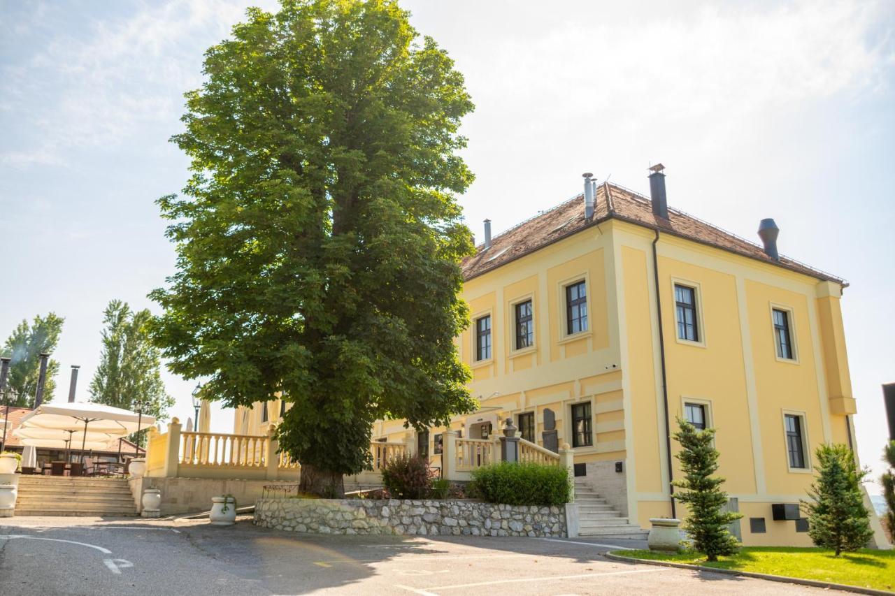 Hotel & Restoran Dvorac Gjalski 제보크 외부 사진