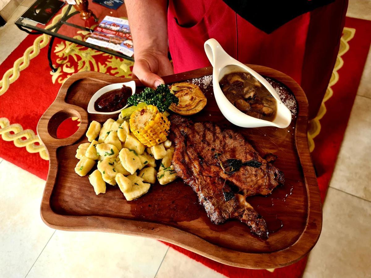 Hotel & Restoran Dvorac Gjalski 제보크 외부 사진