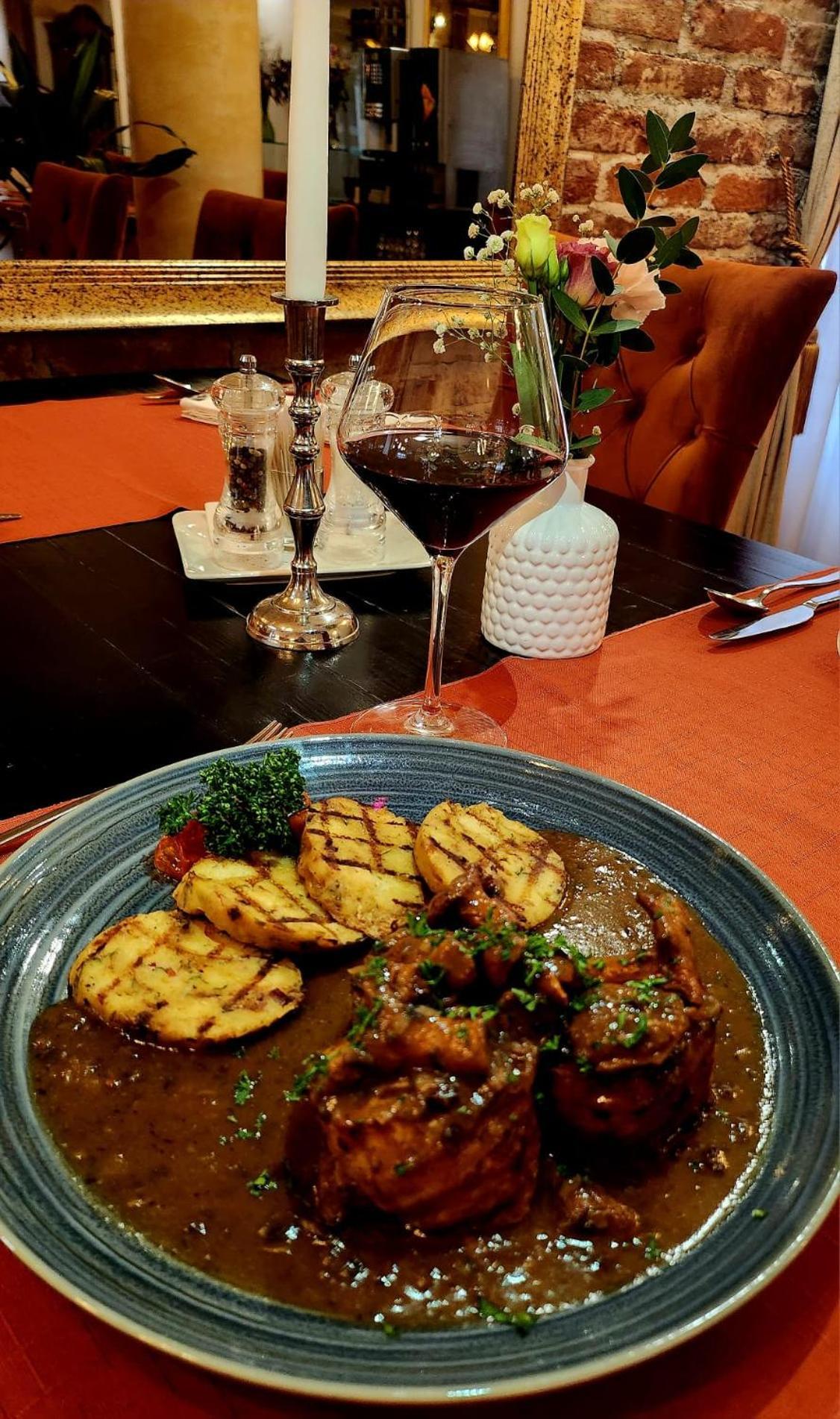 Hotel & Restoran Dvorac Gjalski 제보크 외부 사진